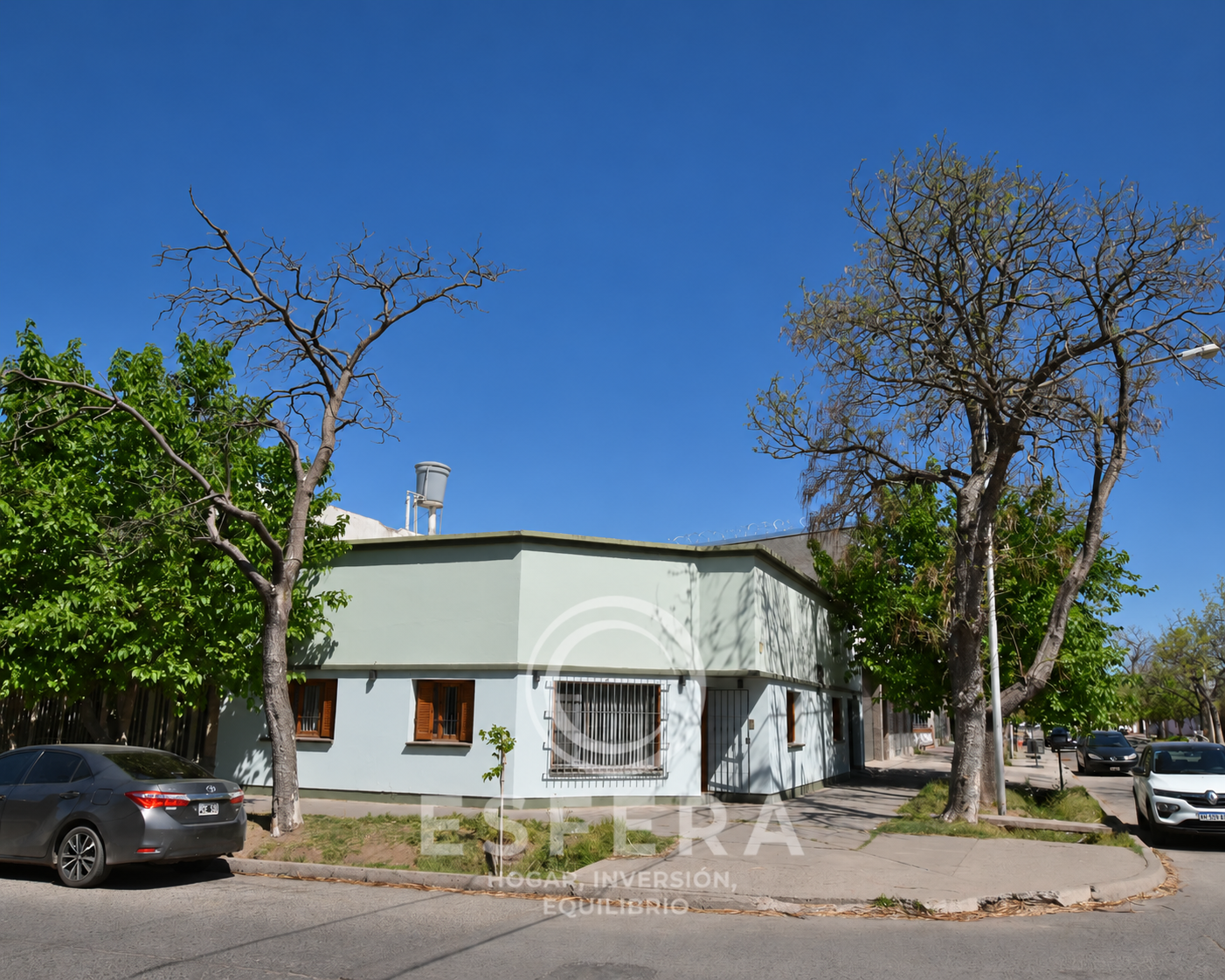 Venta Casa en esquina de Avellaneda y Montecaseros 